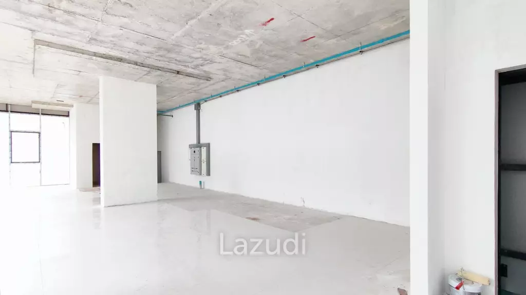 Retail space for rent in Klongtoey