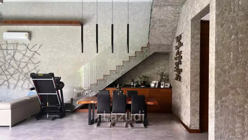 2 Bedroom 320 SQ.M. Villa For Sale In Pasak Phuket