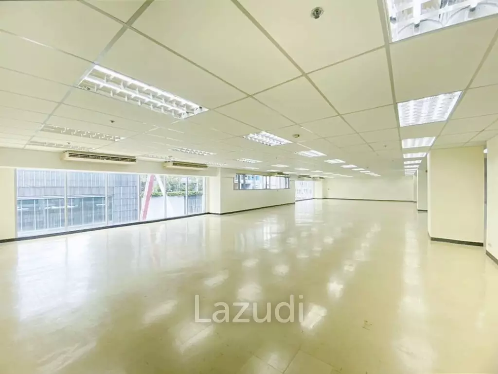 Office space for rent in Watthana