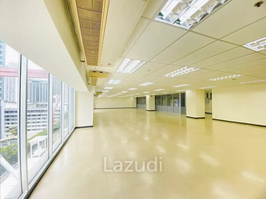 Office space for rent in Watthana