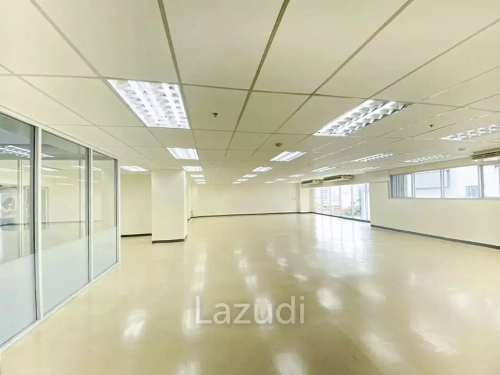 Office space for rent in Watthana