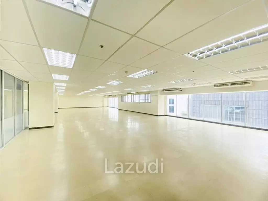 Office space for rent in Watthana