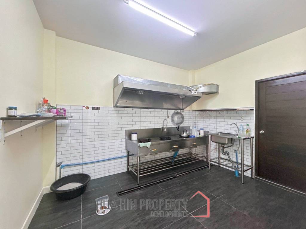 Private 3 Beds House 300SQ.M for Sale In Soi 6
