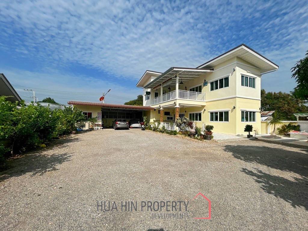 Private 3 Beds House 300SQ.M for Sale In Soi 6