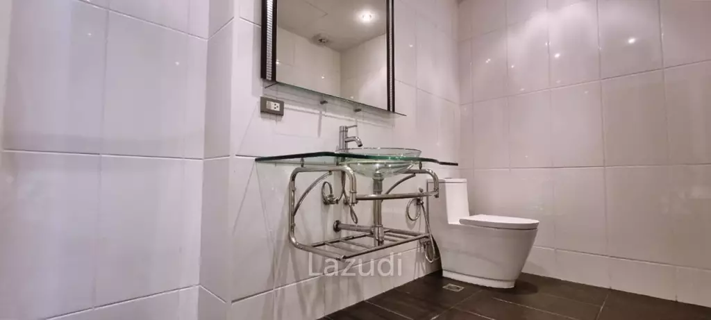 3 Beds 1 Bath 106 SQ.M. La Royale Condo