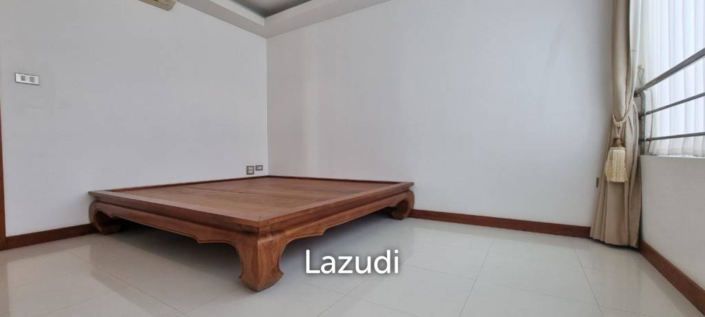 3 Beds 1 Bath 106 SQ.M. La Royale Condo