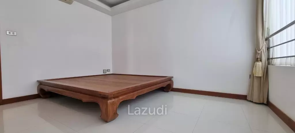3 Beds 1 Bath 106 SQ.M. La Royale Condo