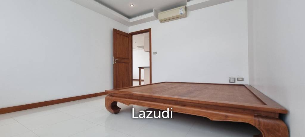 3 Beds 1 Bath 106 SQ.M. La Royale Condo