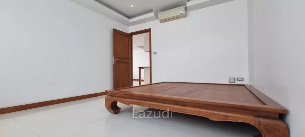 3 Beds 1 Bath 106 SQ.M. La Royale Condo