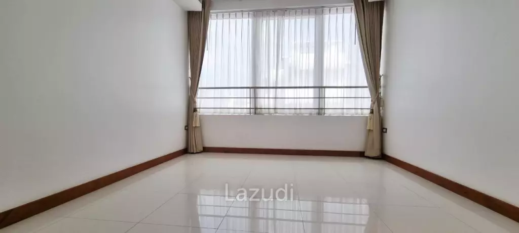 3 Beds 1 Bath 106 SQ.M. La Royale Condo