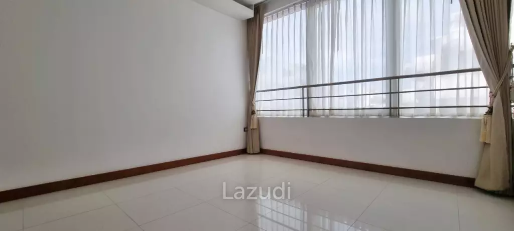 3 Beds 1 Bath 106 SQ.M. La Royale Condo