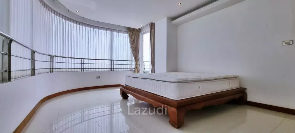 3 Beds 1 Bath 106 SQ.M. La Royale Condo