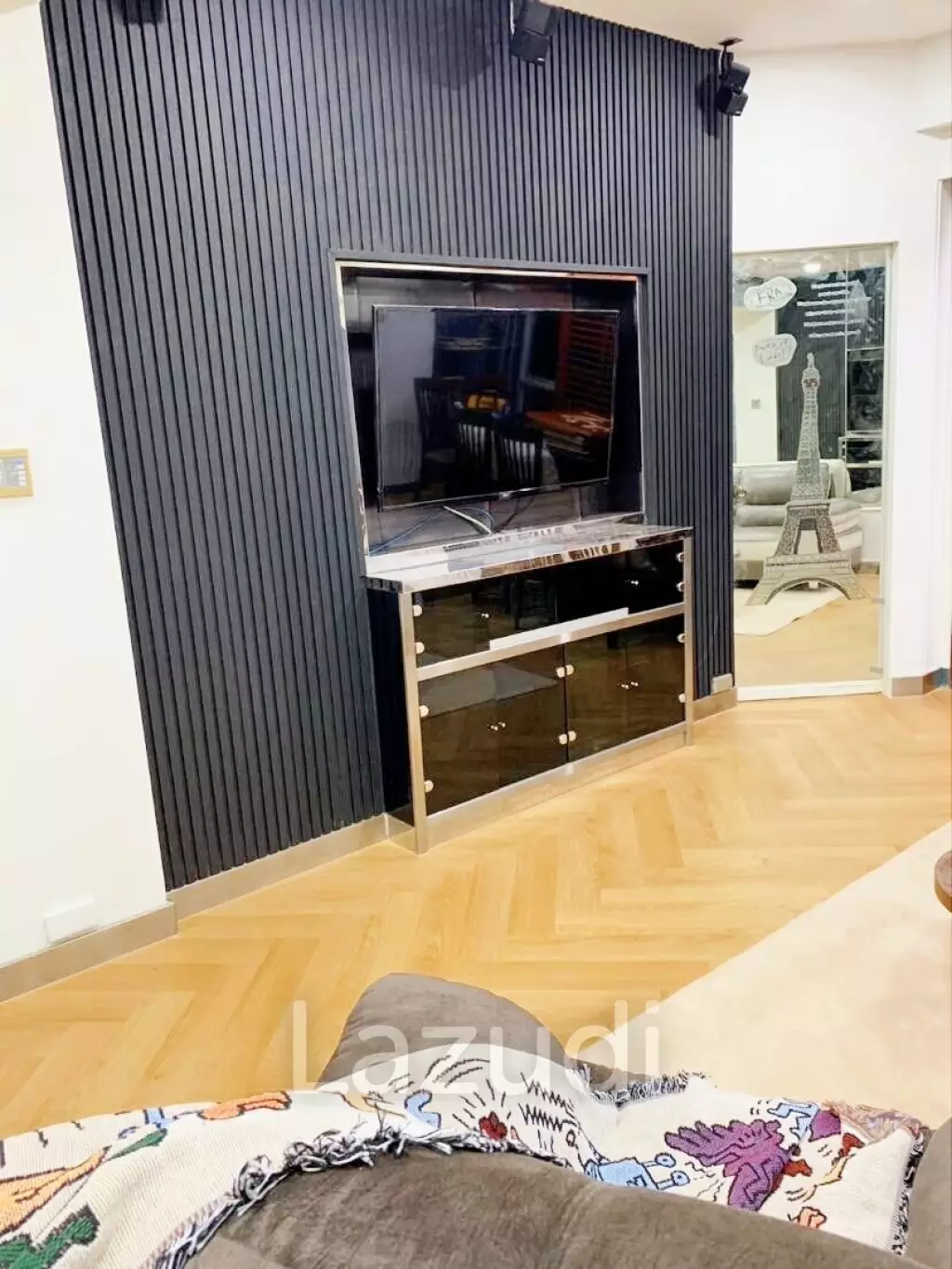 2 Bed 1 bath 68 SQ.M Prasanmit Condominium