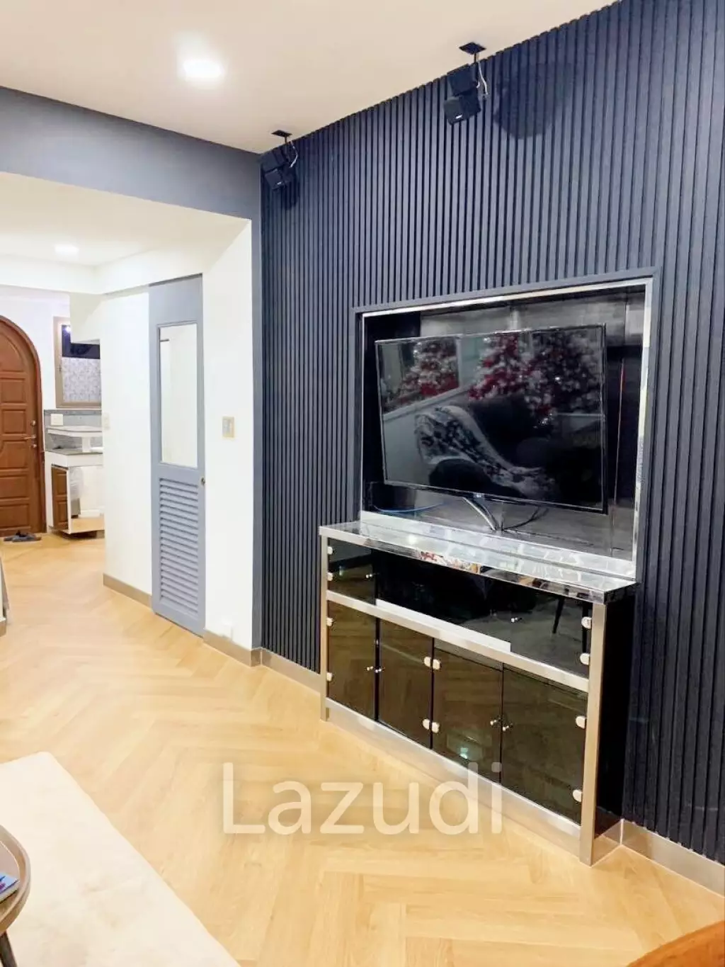 2 Bed 1 bath 68 SQ.M Prasanmit Condominium