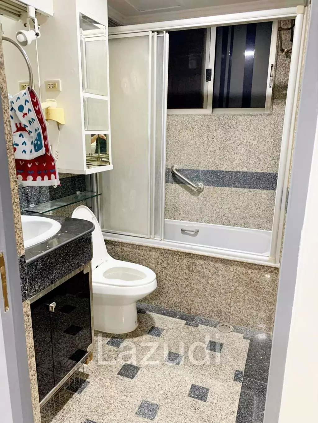2 Bed 1 bath 68 SQ.M Prasanmit Condominium