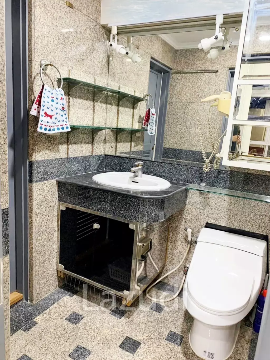 2 Bed 1 bath 68 SQ.M Prasanmit Condominium