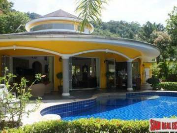 Impressive Tropical-Modern Two-Bedroom Pool Villa in Kathu