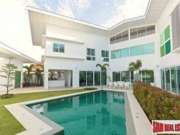 Villa Verde | Modern Luxury Five-Bedroom Villa in Rawai