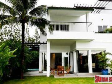 Grove Gardens Townhome | Modern Sea View 3 Bedroom Townhome on Golf Course in Cape Yamu