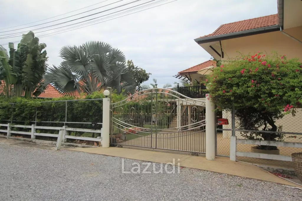Royal Garden Resort : Brilliant Spacious and Modern Family Home