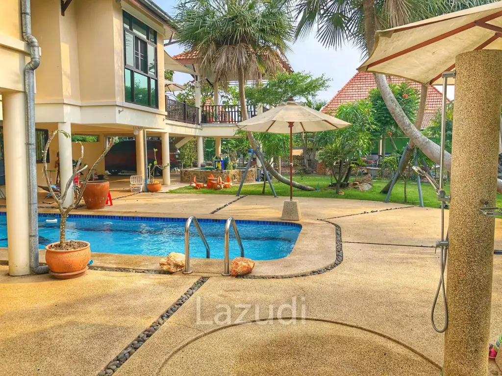 Royal Garden Resort : Brilliant Spacious and Modern Family Home