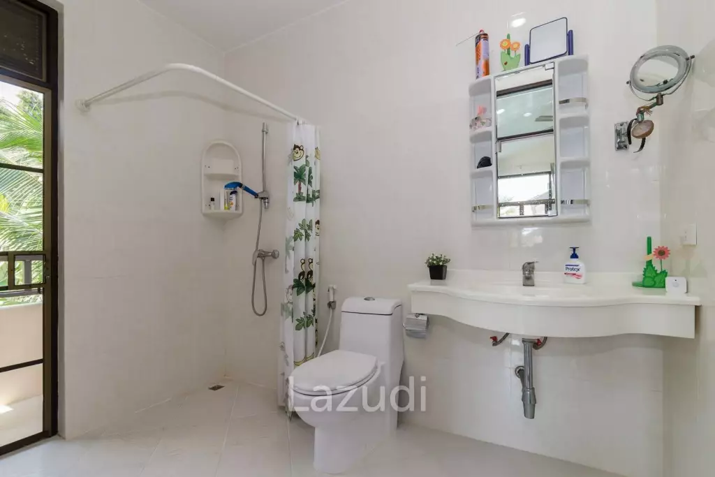 Royal Garden Resort : Brilliant Spacious and Modern Family Home