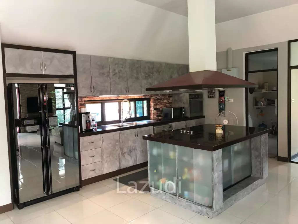 Royal Garden Resort : Brilliant Spacious and Modern Family Home
