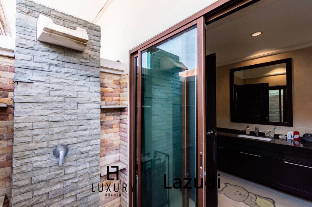 424 metro cuadrado 3 ` 2 Baño Villa de Venta