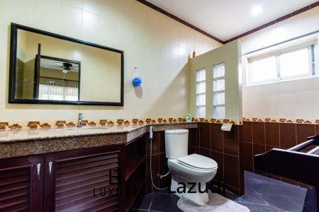 496 metro cuadrado 3 ` 2 Baño Villa de Venta