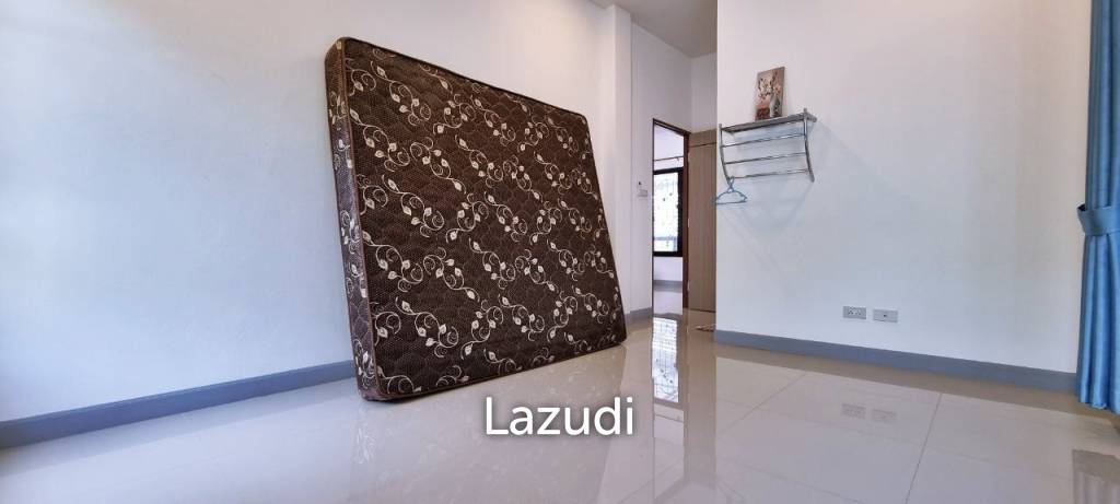 3 Beds 2 Baths 180 SQ.M. Ban Phumsiri