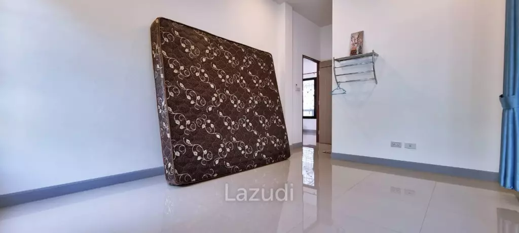 3 Beds 2 Baths 180 SQ.M. Ban Phumsiri