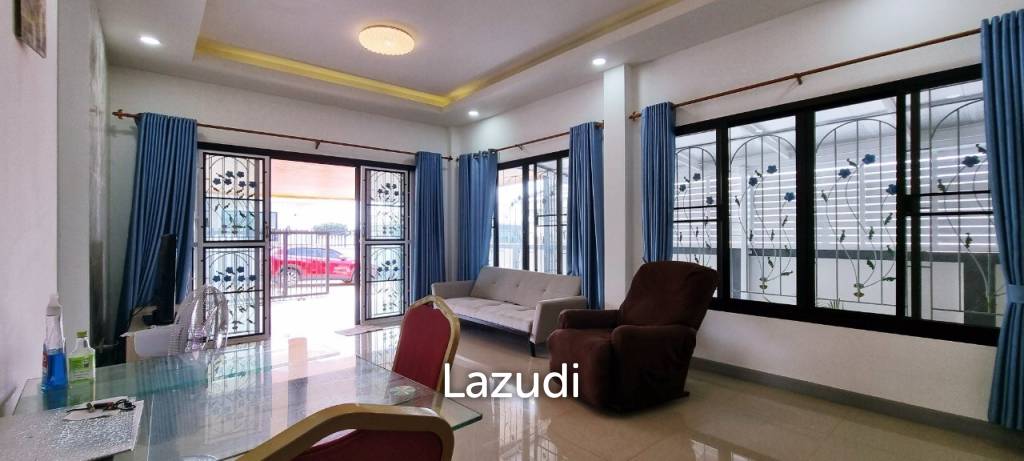 3 Beds 2 Baths 180 SQ.M. Ban Phumsiri