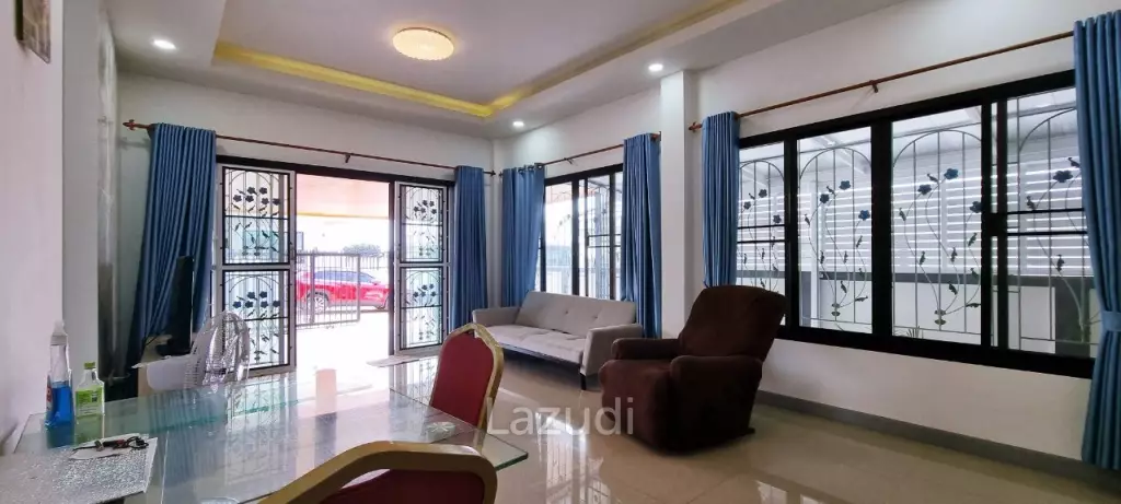 3 Beds 2 Baths 180 SQ.M. Ban Phumsiri