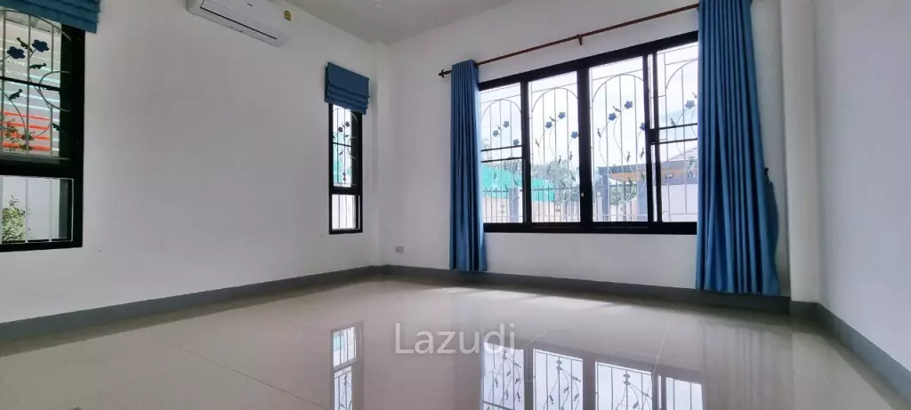 3 Beds 2 Baths 180 SQ.M. Ban Phumsiri