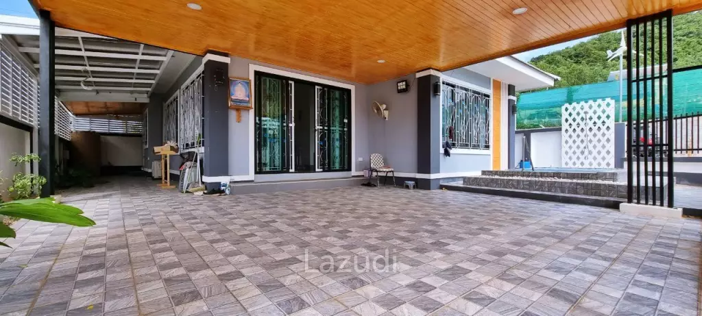 3 Beds 2 Baths 180 SQ.M. Ban Phumsiri