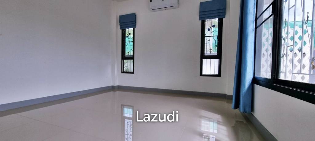 3 Beds 2 Baths 180 SQ.M. Ban Phumsiri