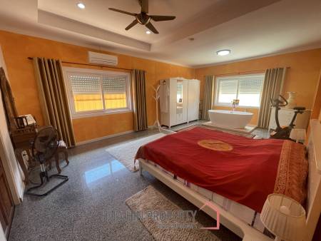 Wararom / Pak Nam Pran: Top-maintained Villa surrounded by beautiful Nature
