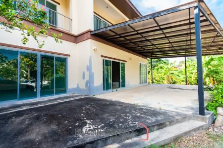 SHOP HOUSE CLOSE TO SOI 112   Great for office or restaurant business