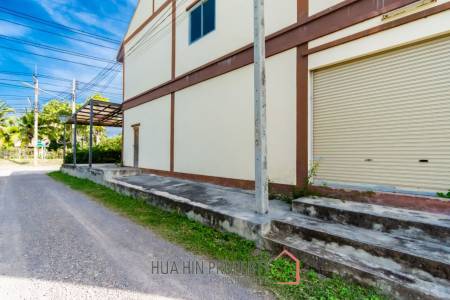 SHOP HOUSE CLOSE TO SOI 112   Great for office or restaurant business