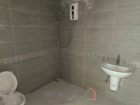 SHOP HOUSE CLOSE TO SOI 112   Great for office or restaurant business