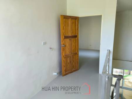 SHOP HOUSE CLOSE TO SOI 112   Great for office or restaurant business