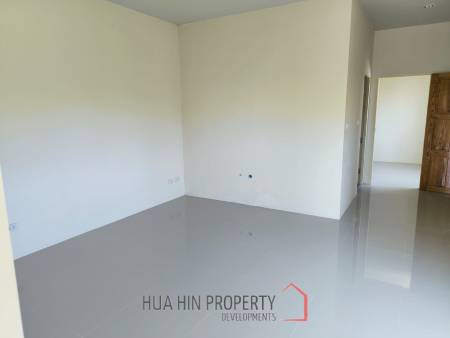 SHOP HOUSE CLOSE TO SOI 112   Great for office or restaurant business