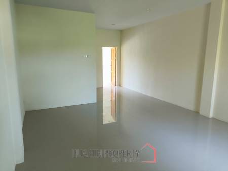 SHOP HOUSE CLOSE TO SOI 112   Great for office or restaurant business