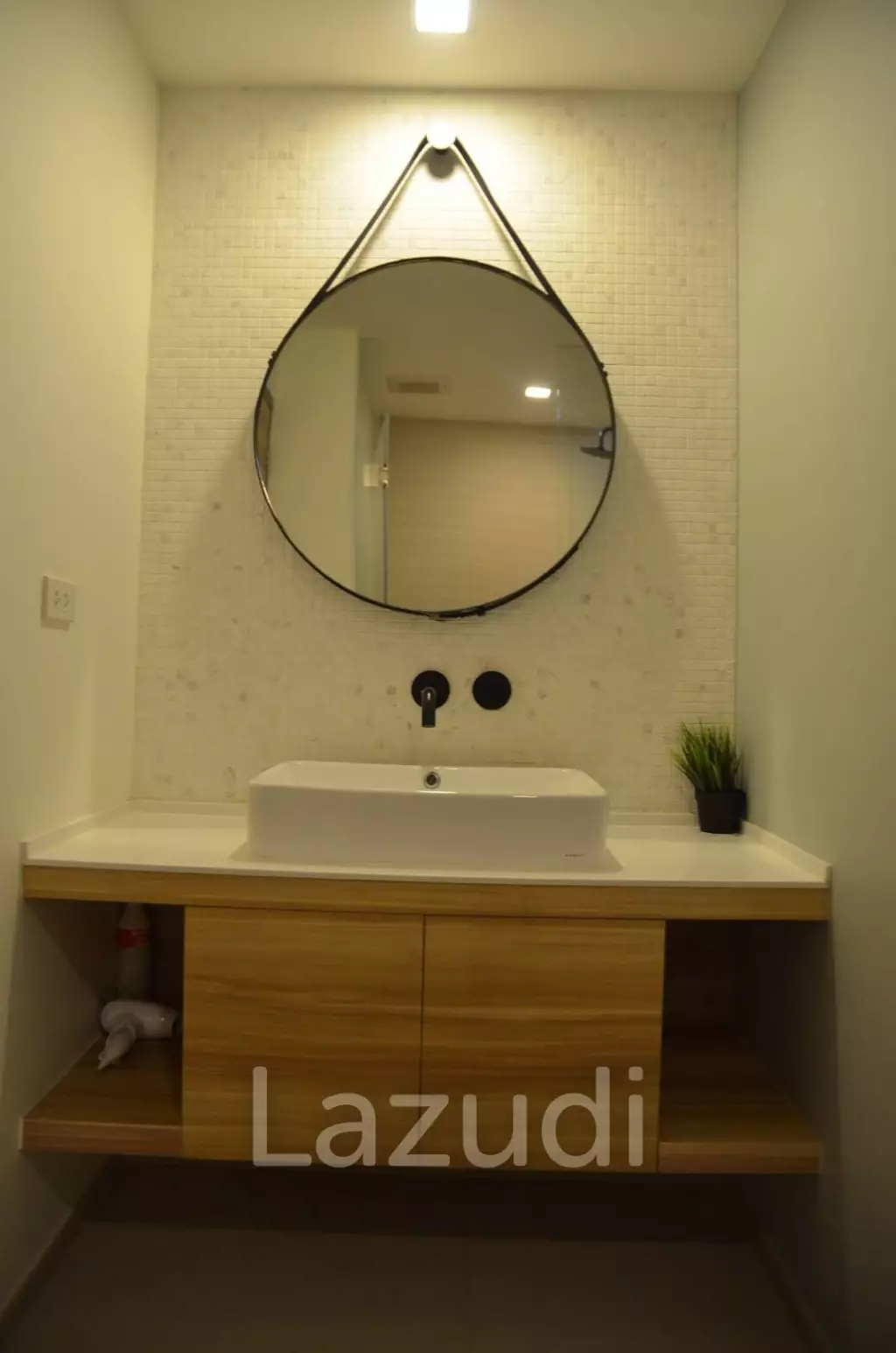 Wan Vayla : 1 Bedroom Pool View Condo