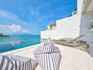 Specious Villa with Ocean Views and Beach Access