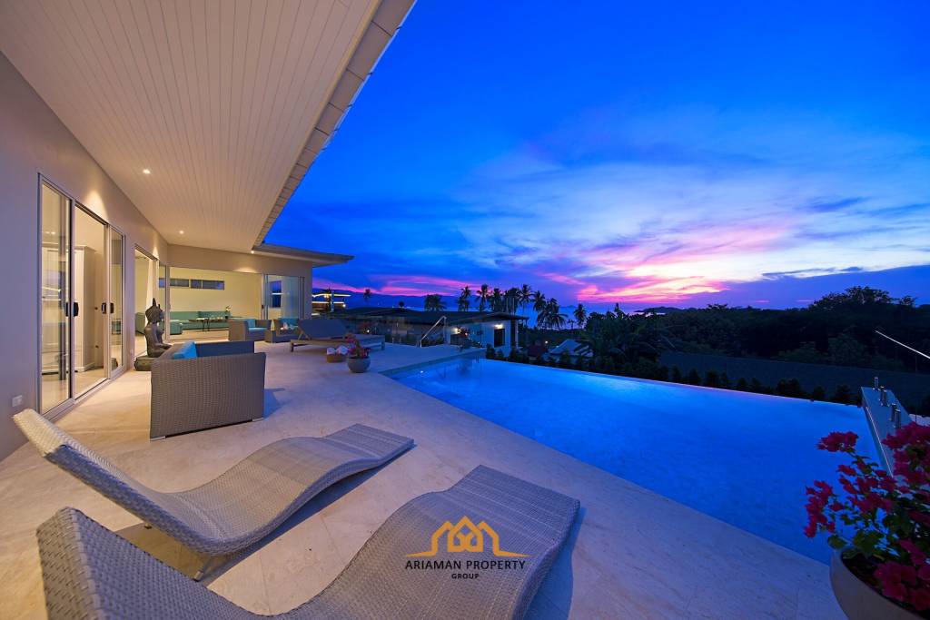 Luxury Villa with Ocean Views and Beach Access