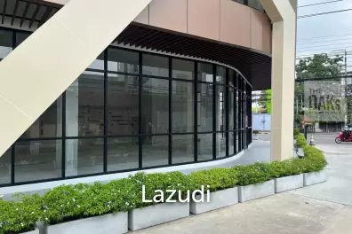 Retail space for rent in Bangna