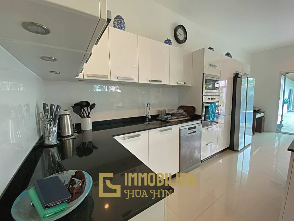 Lovely 3 Bed 3 Bath Private Pool Villa For Sale in Soi 88 with Extra Land