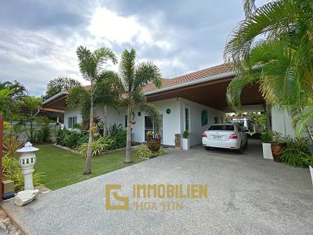 Soi 88: Ansprechende und kürzlich renovierte Pool Villa mit 3 Schlafzimmern und 3 Bädern mit extra Land