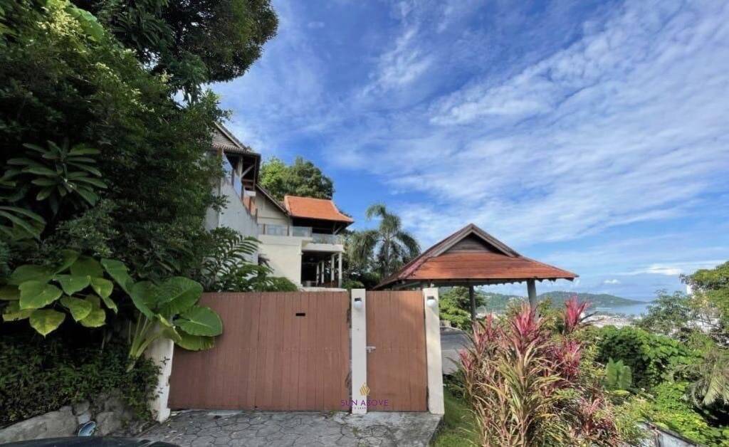 5 Bedroom Luxurious Seaview Villa for Sale